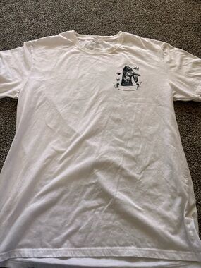 Chicyea White Short-Sleeve Graphic Crew Tee “Lost at Sea” design